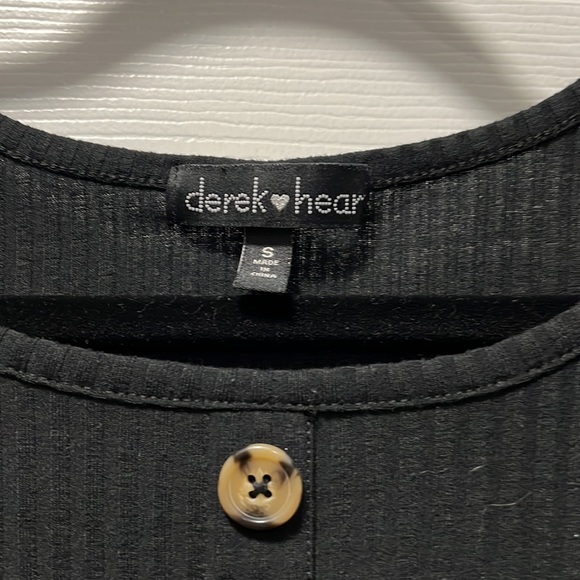 Black crop top with buttons - Picture 2 of 5